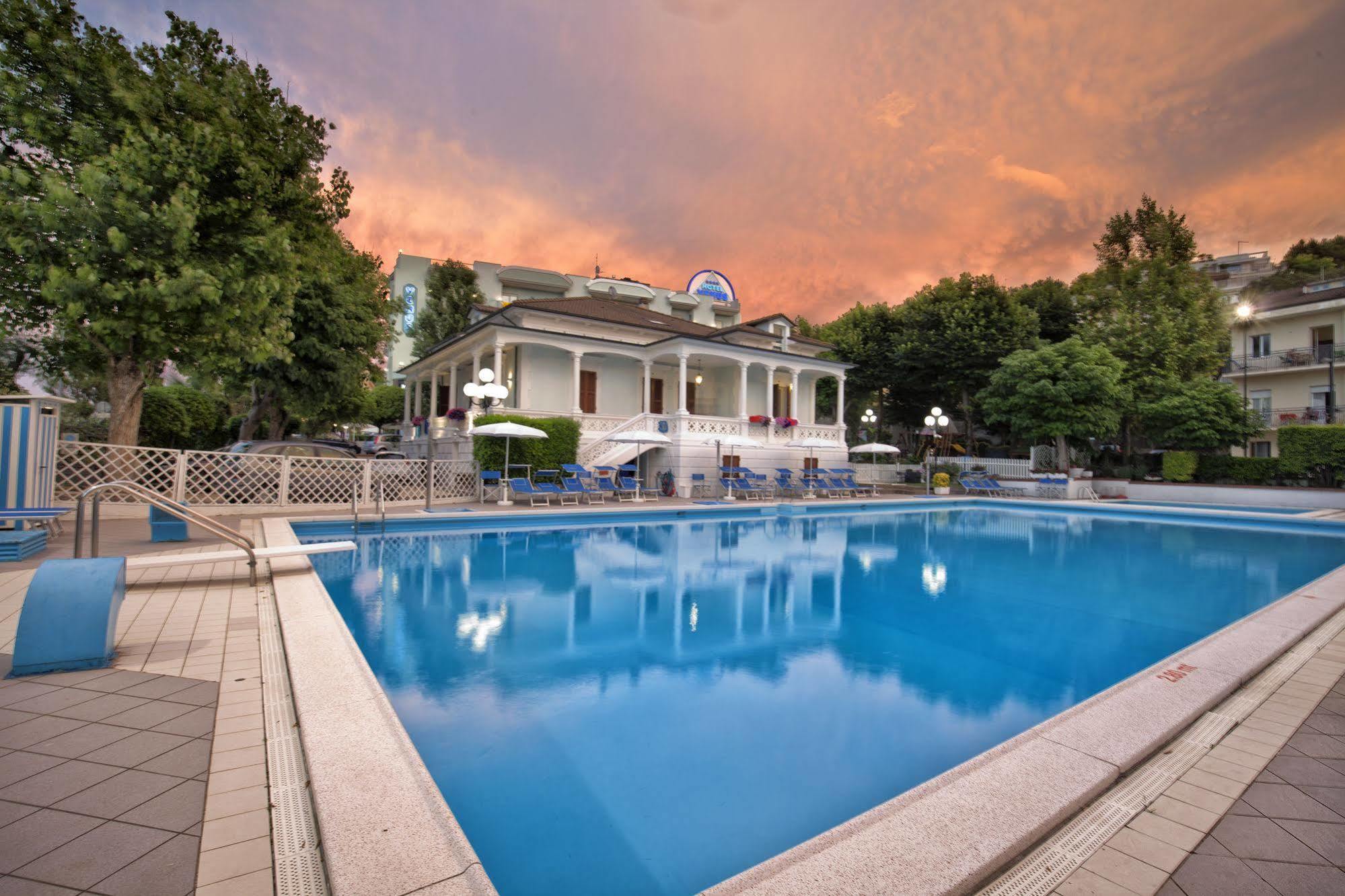 Hotel Venus Gabicce Mare Exterior foto
