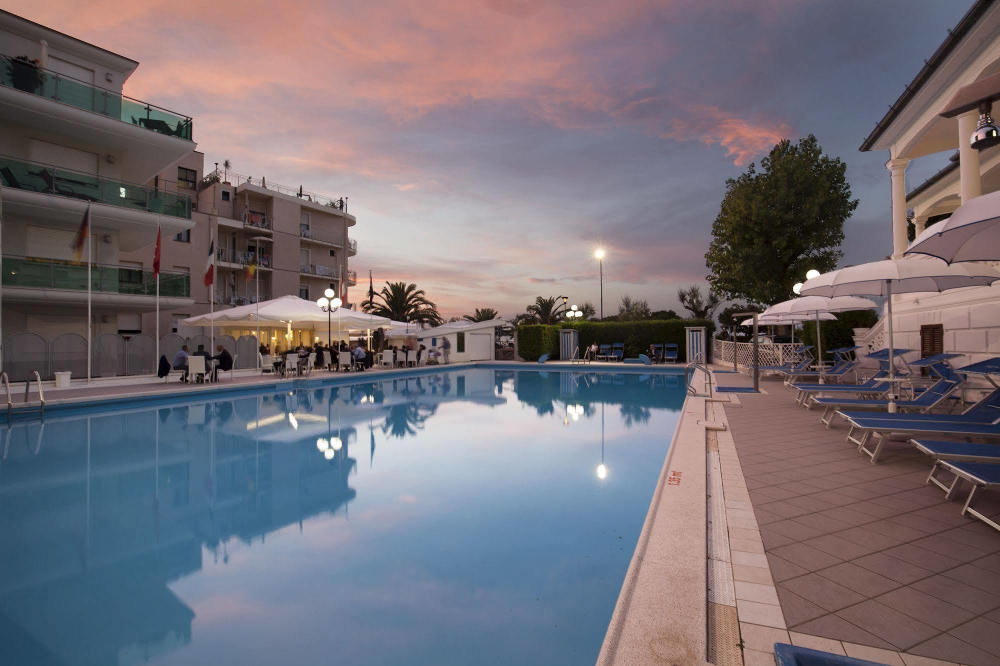 Hotel Venus Gabicce Mare Exterior foto